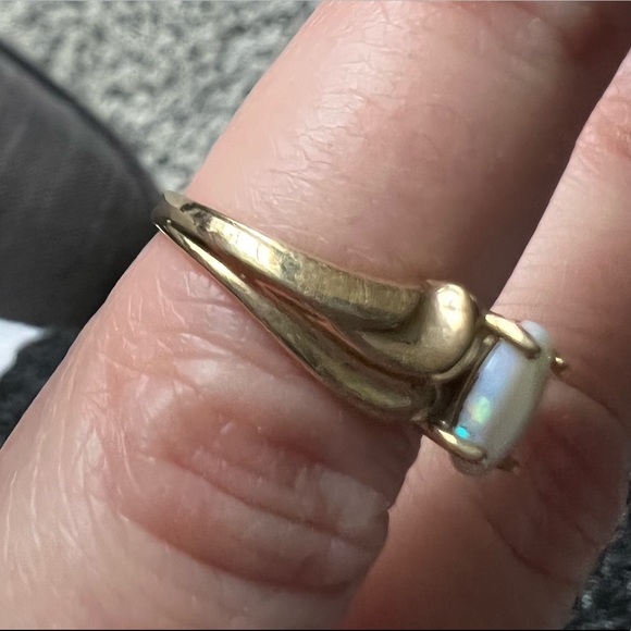 10k Yellow Gold Opal Ring - Picture 6 of 16